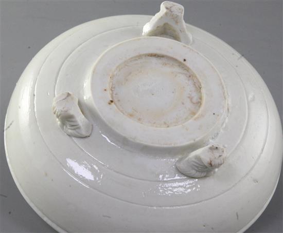 A Chinese Dehua blanc-de-chine tripod censer, 16th / 17th century, diameter 15cm
